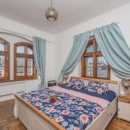 Carolina'S Romantic Apartment Hradec Králové 外观 照片