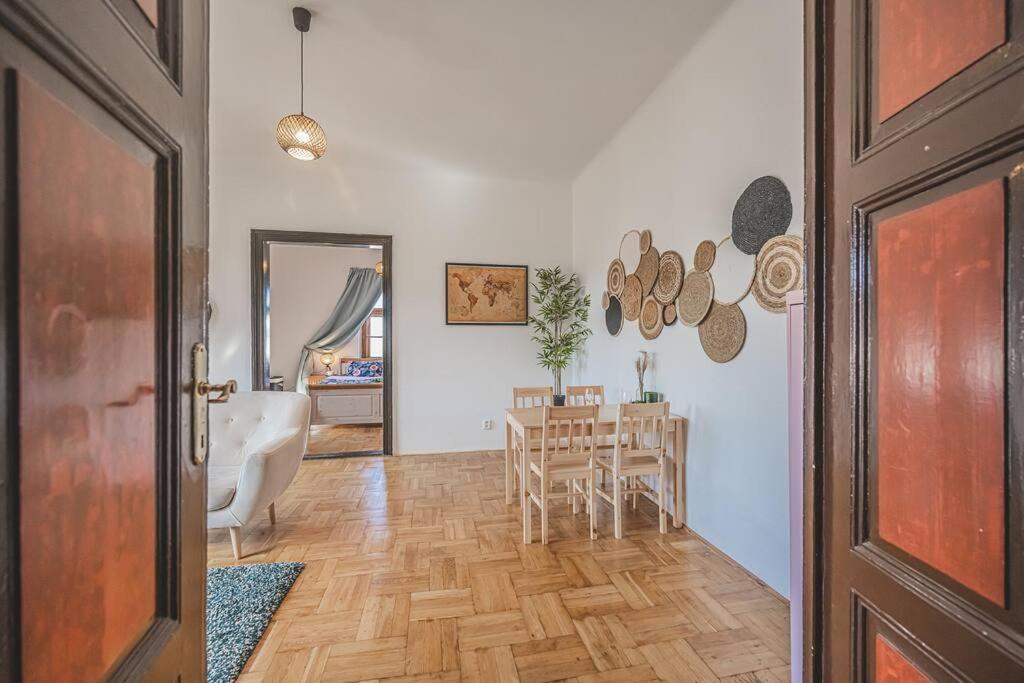 Carolina'S Romantic Apartment Hradec Králové 外观 照片